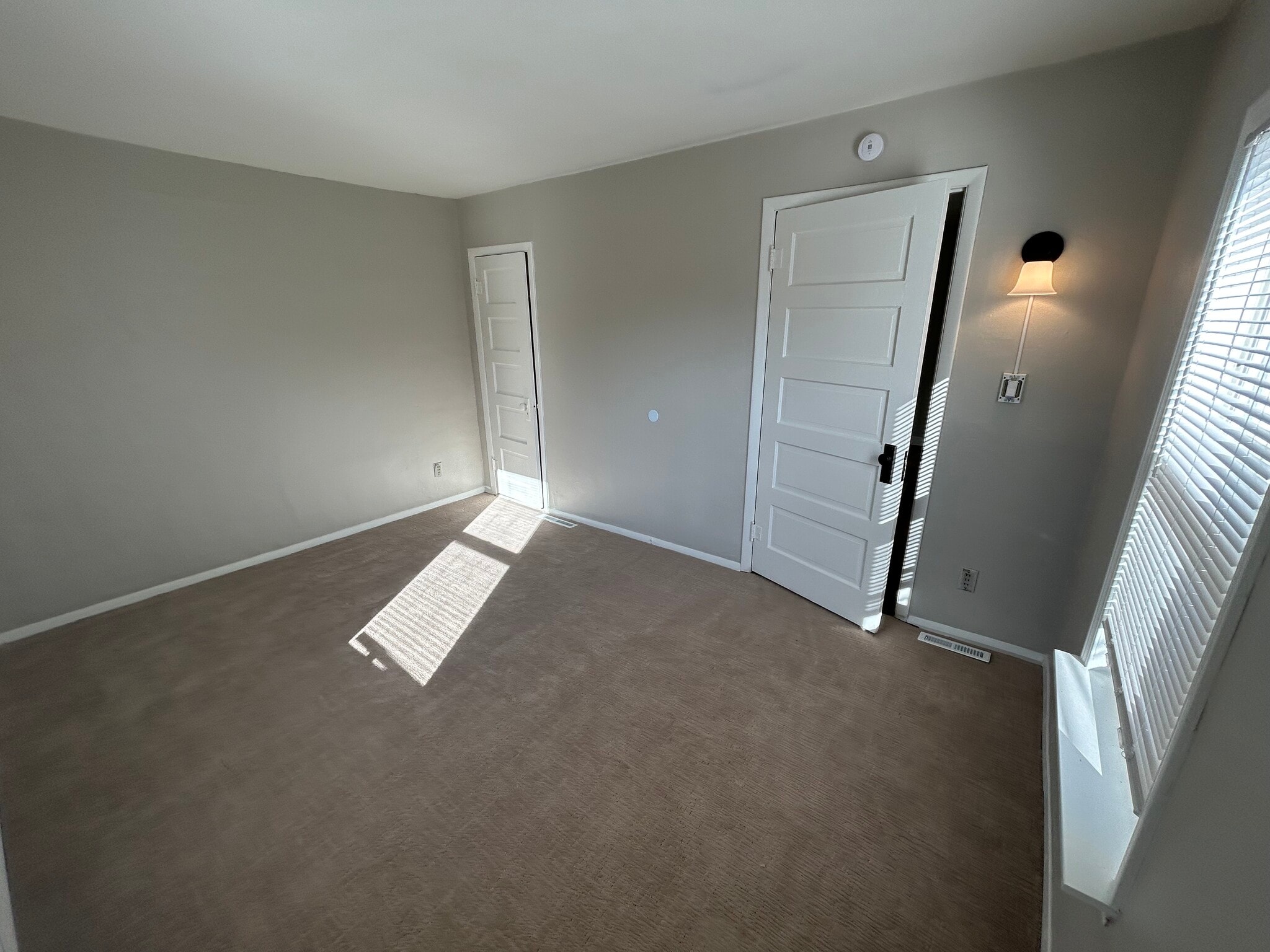 Bedroom 1 - 611 S Hawthorne Ave