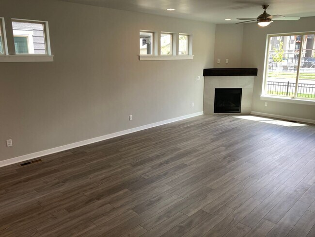Building Photo - Beautiful home with great community amenities in Redmond!  A/C!