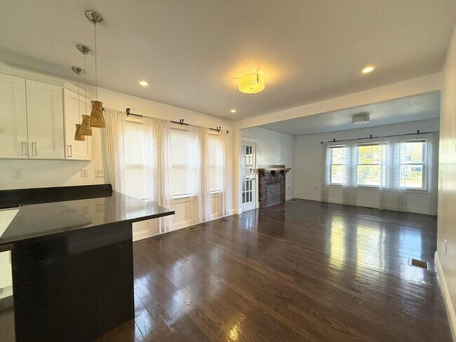 Building Photo - 239 Quincy Shore Dr