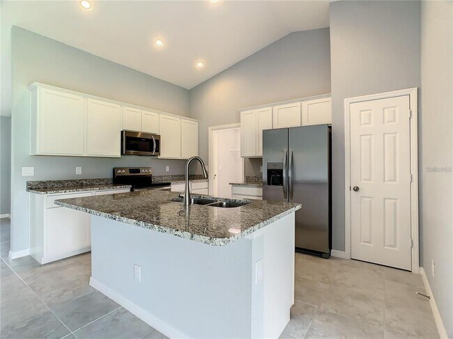Building Photo - 27307 Tierra Del Fuego Cir