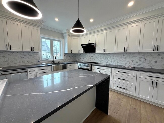 Building Photo - 67 Jewett St