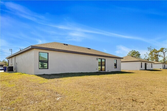 Building Photo - 185 Yager Cir