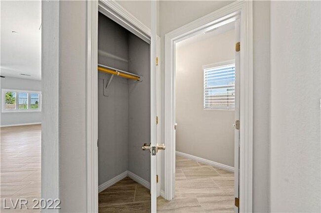Building Photo - 4 bed+loft Green Valley Home w/City Views