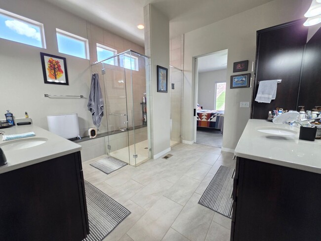 Building Photo - 5 Bed 4 Bath Home In Flying Horse North!!