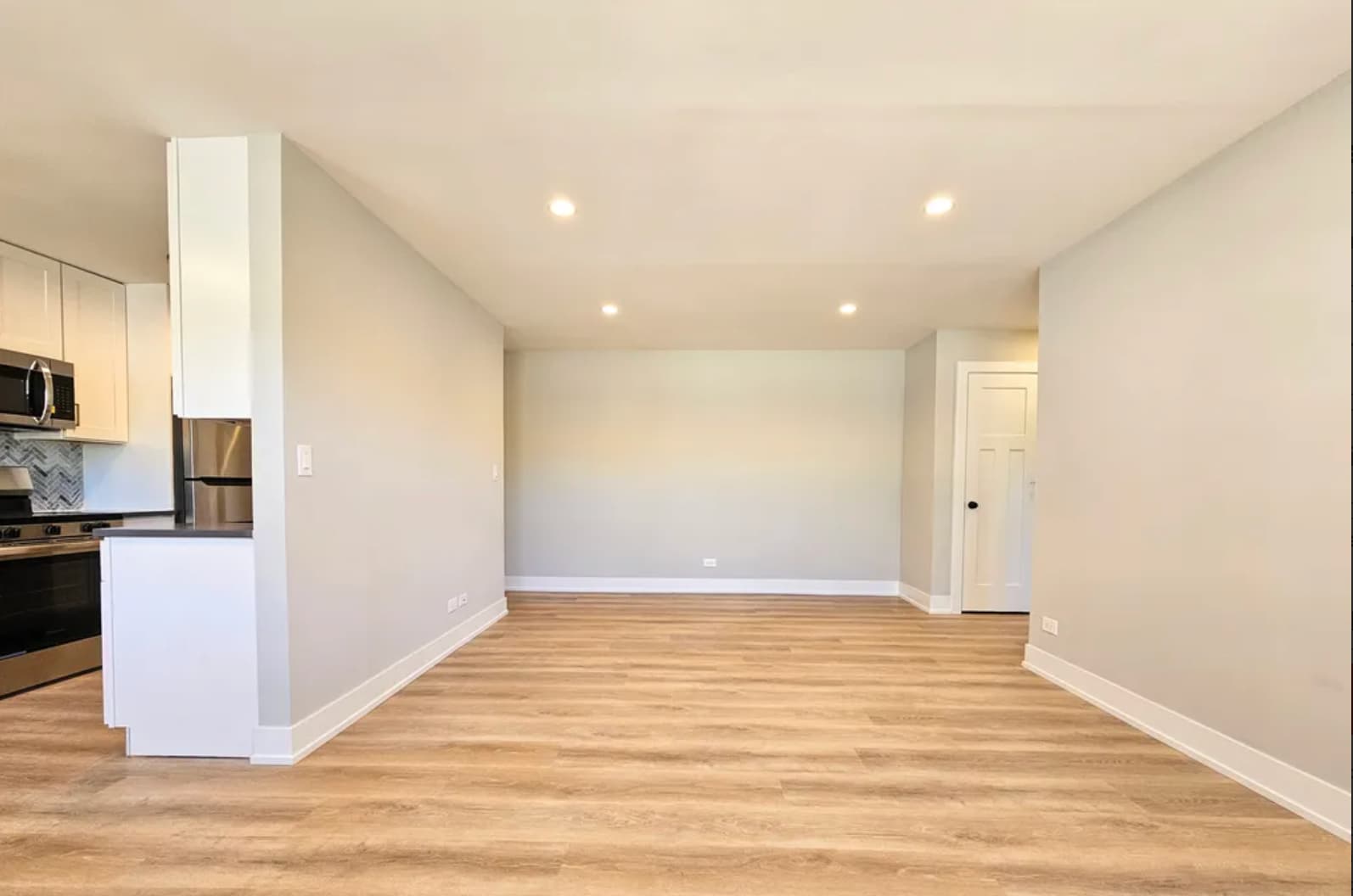 Building Photo - 531 W Aldine Ave