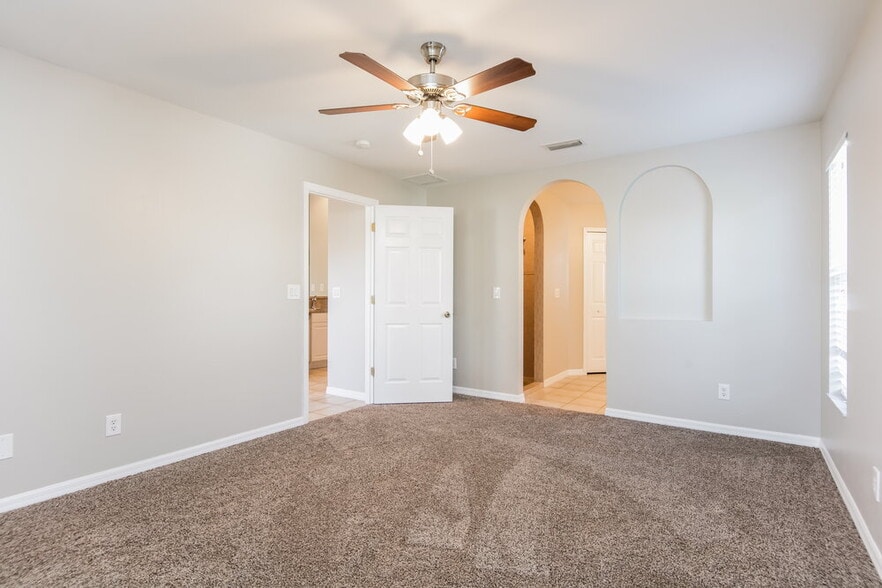 Building Photo - 3013 SW 4th Pl