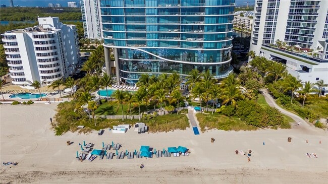 Building Photo - 15701 Collins Ave