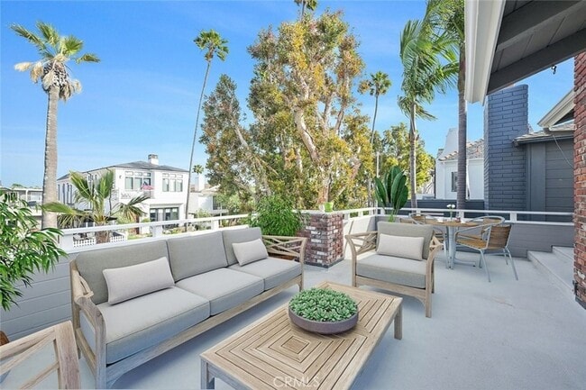 Building Photo - 411 Goldenrod Ave