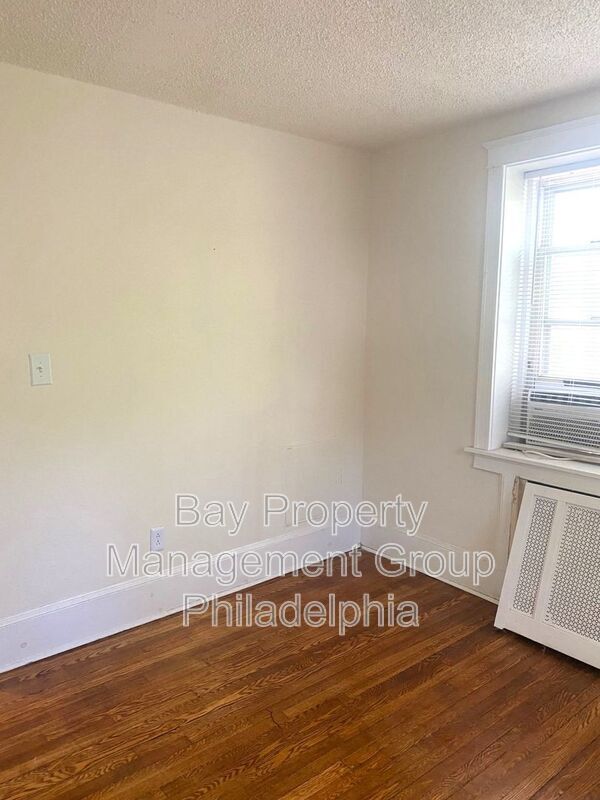 Building Photo - 2809 W Queen Ln
