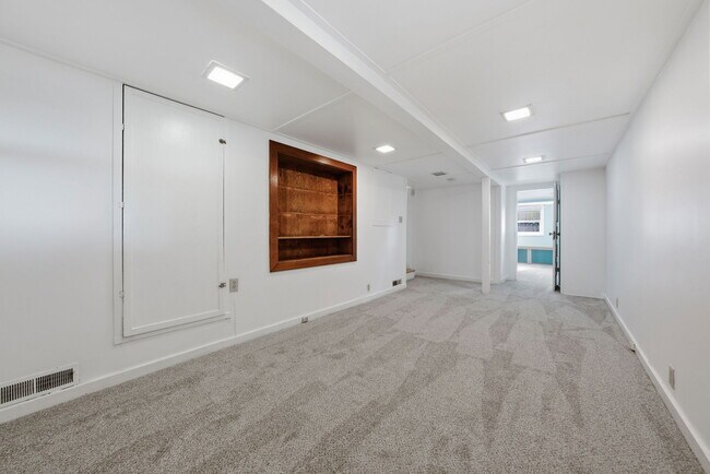 Building Photo - 5100 Leona St