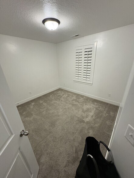 Building Photo - 289 W 530 N