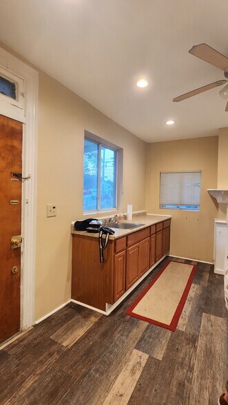 Building Photo - 4801 Sciota St