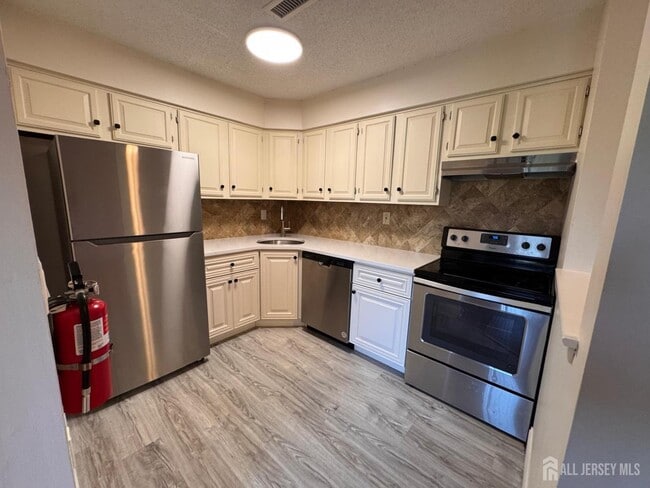 Building Photo - 815 Aspen Dr