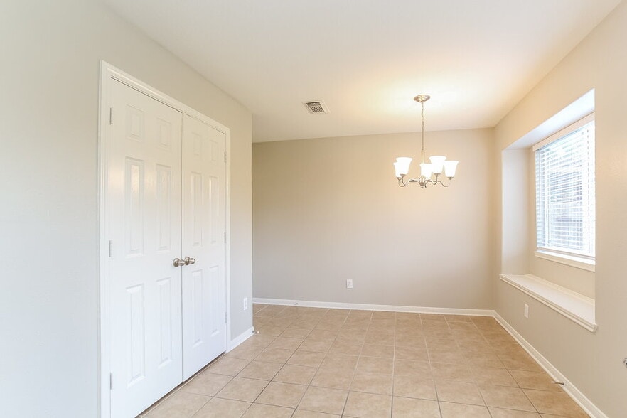 Building Photo - 12202 Greencanyon Dr