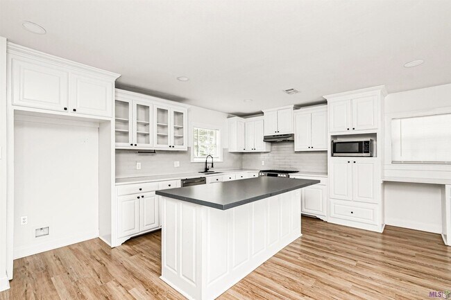 Building Photo - 9753 Mollylea Dr