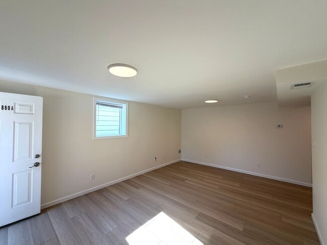 Building Photo - 860 Olive Ave