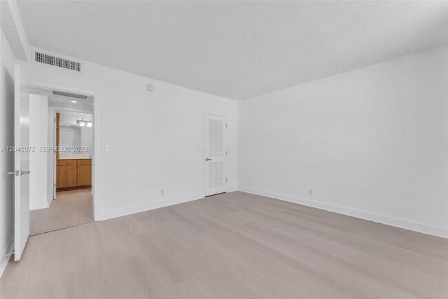 Building Photo - 401 69th St
