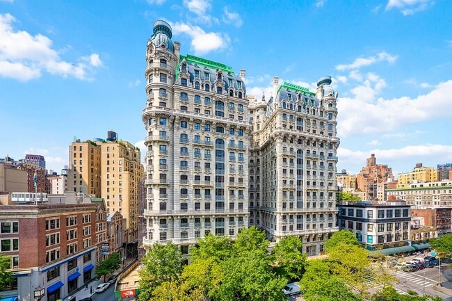 Building Photo - 2109 Broadway