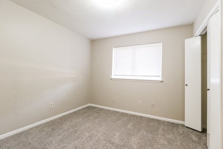 Building Photo - 4015 Adonis Dr