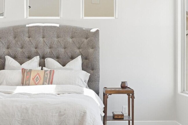 Building Photo - Brio Beauty! 3 Bedroom Home with View and RV Parking!