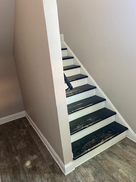 Building Photo - 8917 Pear St