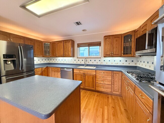 Building Photo - 4242 Briggs Ave