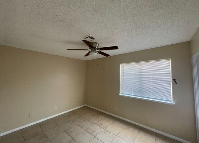 Building Photo - Beautiful 4 Bedroom 2 Bathroom house ( Smo...