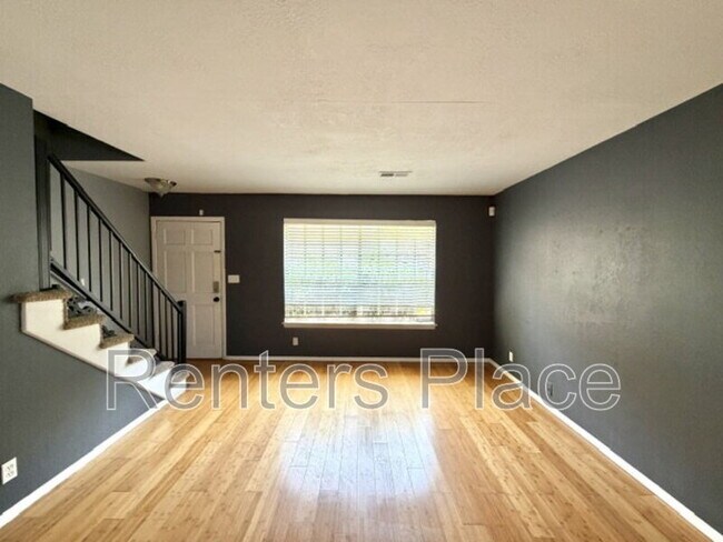 Building Photo - 2418 E 59th Ct