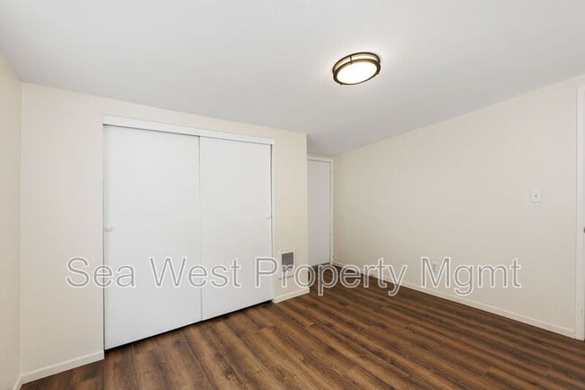 Building Photo - 2409 Newcastle
