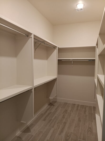 Building Photo - 824 Durham Way