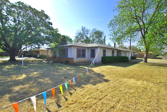Building Photo - 4213 43rd St