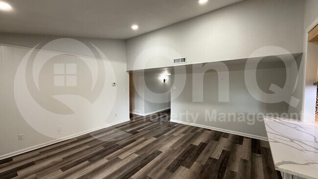 Building Photo - 306 Wildbriar Dr