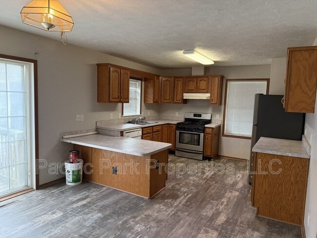 Building Photo - 1010 W 30th St