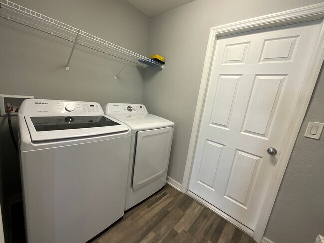 Building Photo - 5547 SE 91st Pl