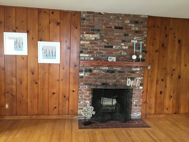 Living Area - 818 Loma Dr