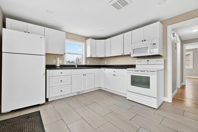 Building Photo - 24 Garden St