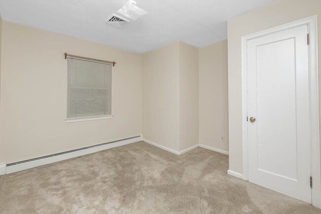 Building Photo - Cozy Brick Ranch in Norfolk
