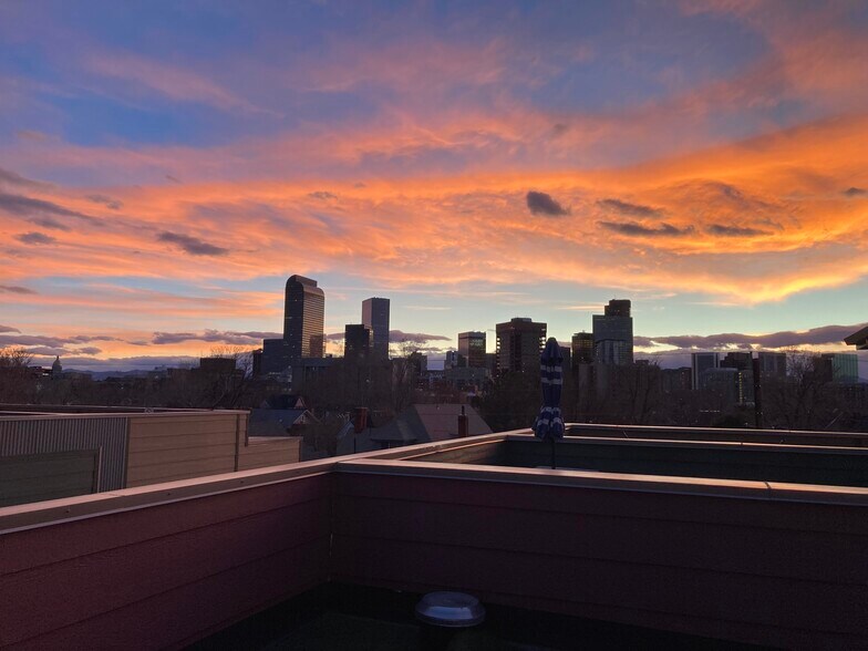 Big rooftop with downtown & mountain views - 2153 N Downing St