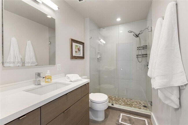 Building Photo - 4925 Collins Ave