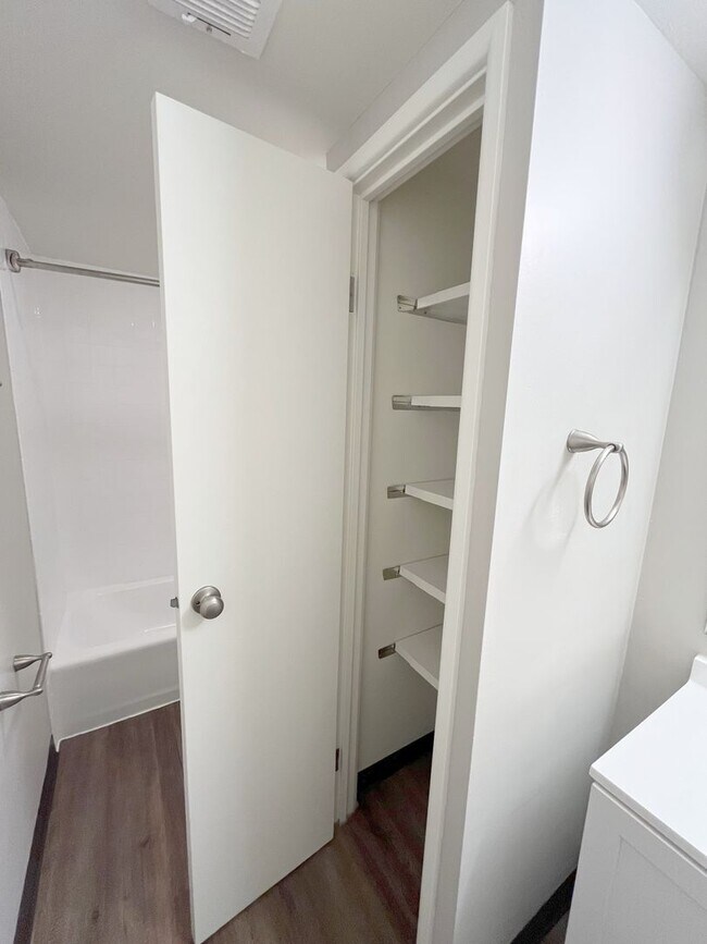Building Photo - Modern 2-Bedroom Apartments in Crown Point, IN – Pet Friendly!