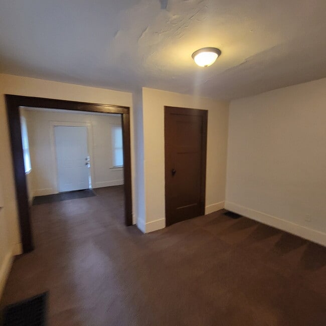 Building Photo - 2 Bedroom Duplex