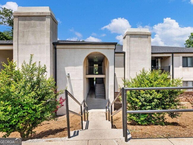 Building Photo - 605 Candler St