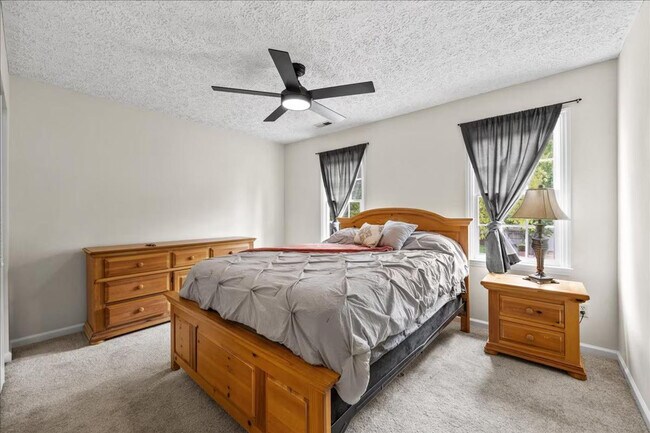 Building Photo - 6 Wavecrest Ct