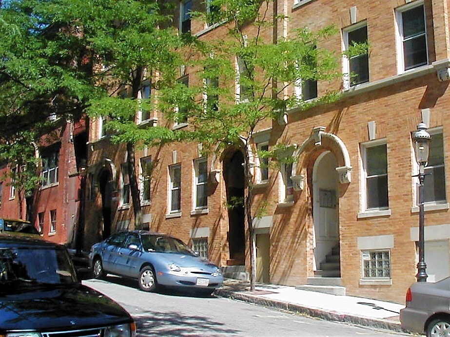 Building Photo - 71 Baldwin St