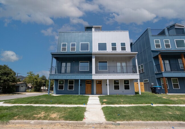 Building Photo - 3144 Wayside Ave