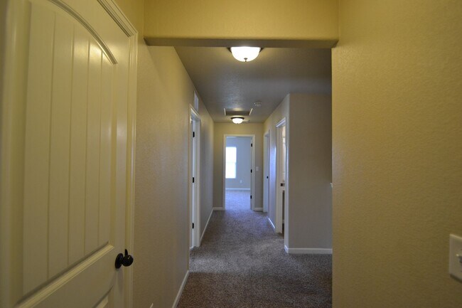 Building Photo - Available Now! 3 Bedroom 2.5 Bathroom Town...