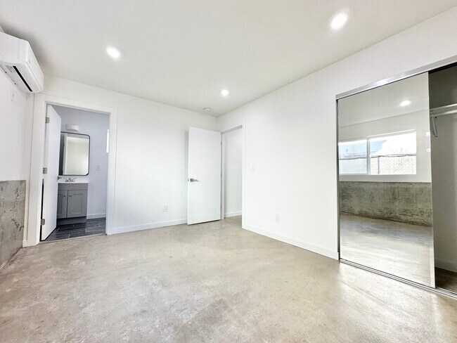 Building Photo - 2429 W Ave 33