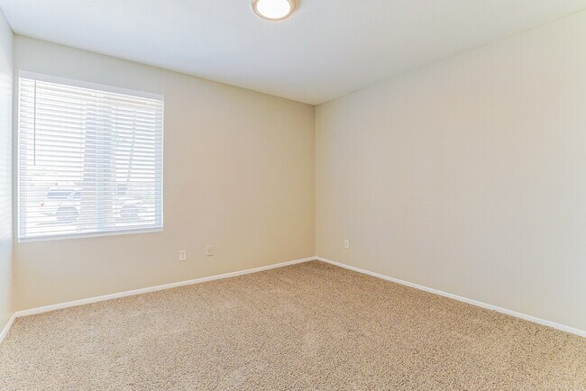 Building Photo - 736 W El Prado Rd