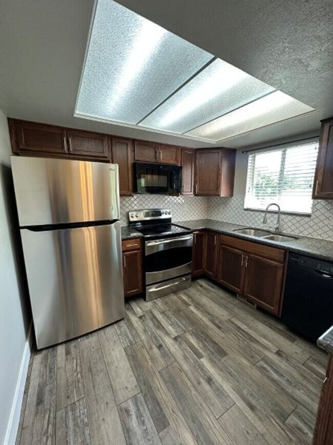 Building Photo - Light Up Your Summer – Get 3 Weeks Rent Fr...