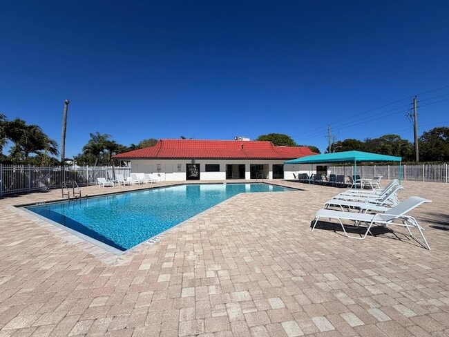 Building Photo - 2800 Fiore Way